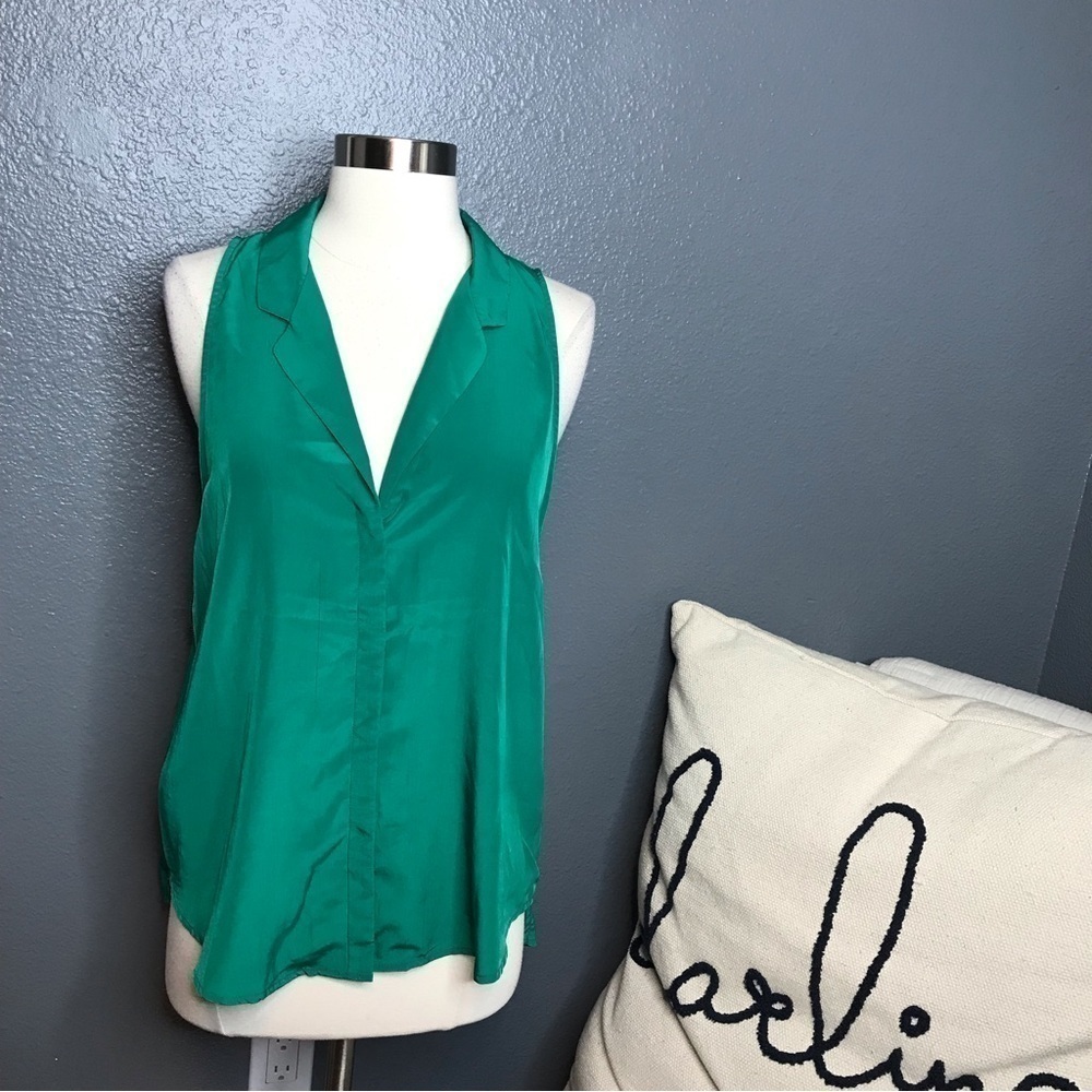 Astr the label green sleeveless blouse size small